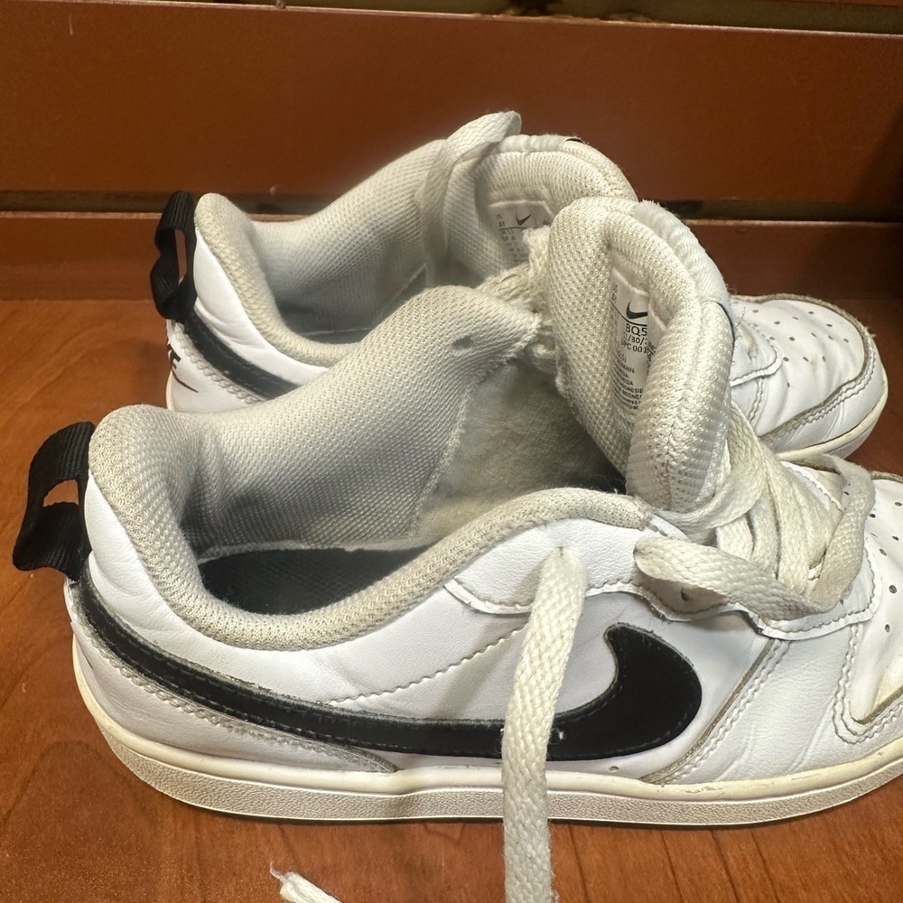 Nike White Classic Sneakers Low-Top Minimalist Design - Picture 11 of 14